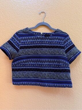 Romeo & Juliet Couture Blue Patterned Cropped Top - Medium